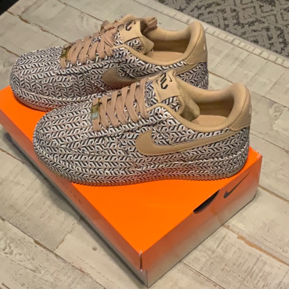 NIB NIKE WOMANS AIR FOR E 1 LX - Picture 5 of 11